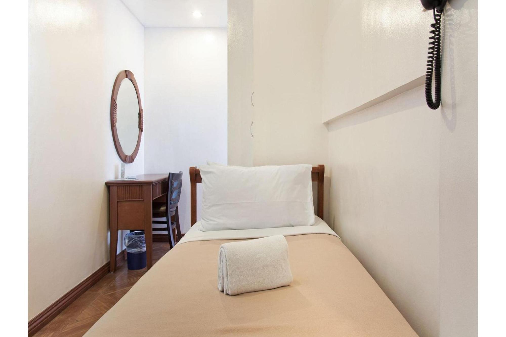 Townhouse Oak Avitel Hotel Near Osmena Highway, Pnr Pasay Station, Metro Manila Makati City Exterior foto